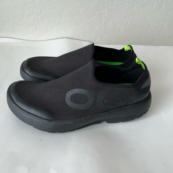 OOfos OOmg Eezee Low Top Comfort Recovery Shoe Black - Picture 2 of 7